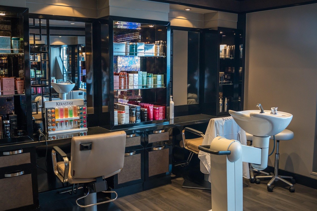 Luxury Salon Booking & Brand Expansion